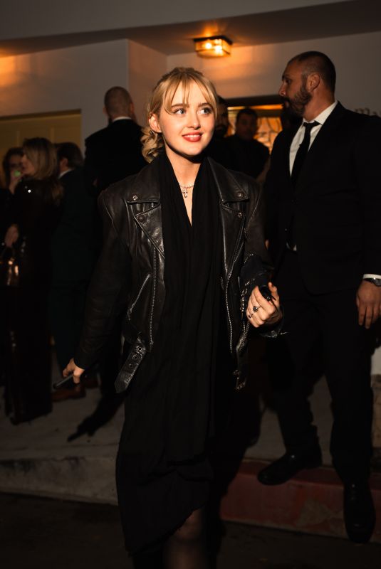 KATHRYN NEWTON Arrives at Vas Morgan