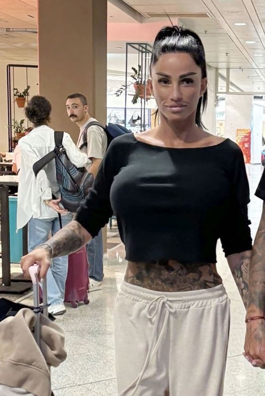 KATIE PRICE Arrives in Turkey 01/23/2025