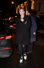 KELLY RUTHERFORD Returns to Her Hotel at Paris Fashion Week 01/26/2025