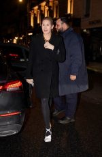 KELLY RUTHERFORD Returns to Her Hotel at Paris Fashion Week 01/26/2025