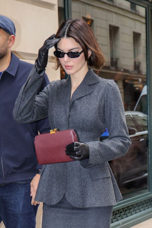 KENDALL JENNER Arrives at Hermes Store in Paris 01/27/2025