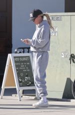 KYLE RICHARDS and TEDDI MELLENCAMP Escape Los Angeles Wildfires in La Quinta 01/15/2025