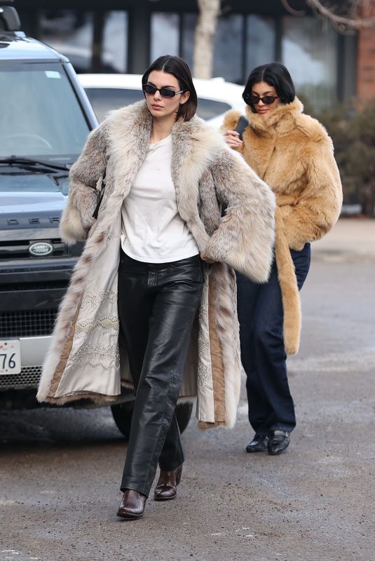 KYLIE and KENDALL JENNER Arrives for Lunch at Little Nell Hotel Restaurant in Aspen 01/20/2025