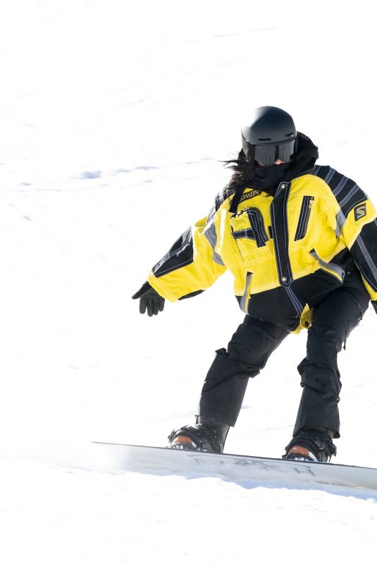 KYLIE JENNER Hits the Slopes in Aspen 01/18/2025