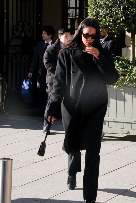 LAURA HARRIER Leaves Her Hotel During Paris Fashion Week 01/27/2025