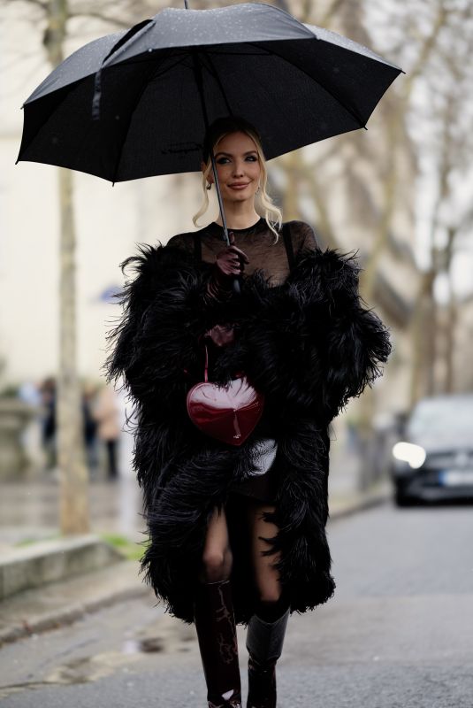 LEONIE HANNE Arrives at Elie Saab Haute Couture SS25 Show at Palais de Tokyo in Paris 01/29/2025