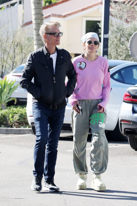 LISA RINNA and Harry Hamlin Out and About in Bel Air 01/10/2025