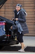 LISA RINNA Heading to Her Morning Yoga Session in Los Angeles 01/17/2025