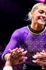 LIVVY DUNNE at Sprouts Farmers Market Collegiate Quad in Oklahoma City 01/11/2025