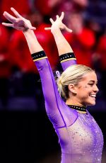 LIVVY DUNNE at Sprouts Farmers Market Collegiate Quad in Oklahoma City 01/11/2025
