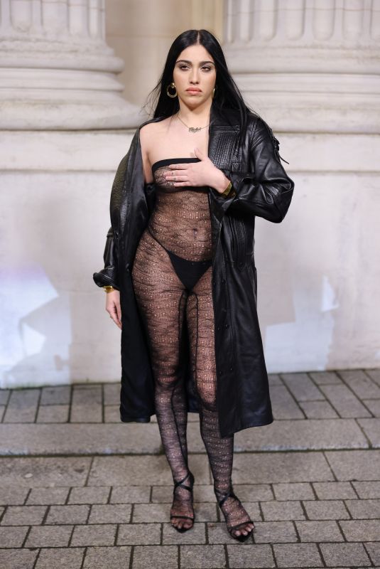 LOURDES LEON at Saint Laurent Menswear Fall-Winter 2025/2026 Show at Paris Fashion Week 01/28/2025