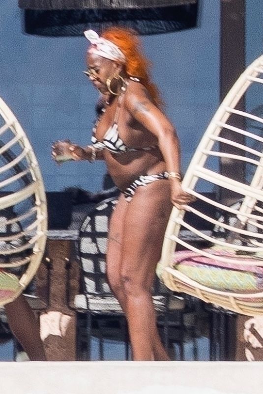MARY J. BLIGE in Bikini Relaxes in Cabo 01/13/2025