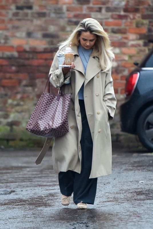 MOLLY MAE HAGUE Leaves Her Office with a Coffee from Gail