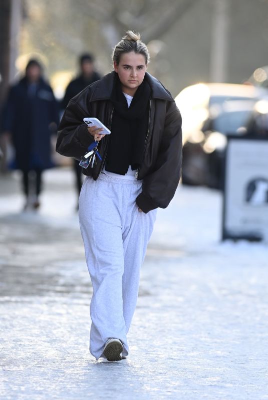 MOLLY MAE HAGUE Out Shopping in Wilmslow 01/10/2025