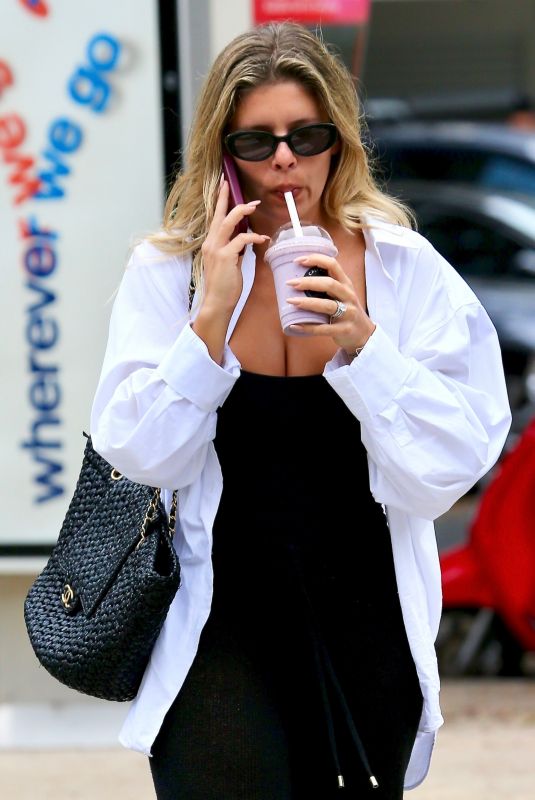 NATASHA OAKLEY Out for a Smoothie in Bondi Beach 01/30/2025