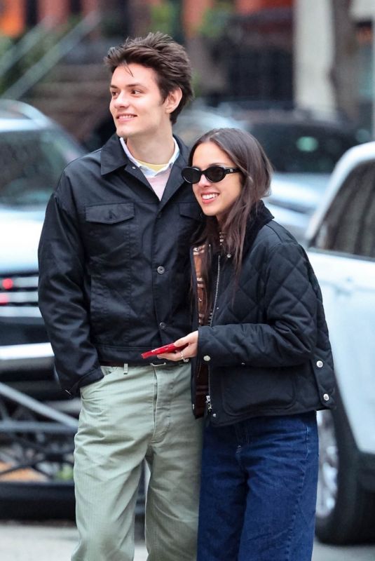 OLIVIA RODRIGO and Her Boyfriend Louis Partridge Out in New York City 01/17/2025