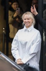 PAMELA ANDERSON at Jacquemus Menswear Fall-Winter 2025/2026 Show at Paris Fashion Week 01/26/2025