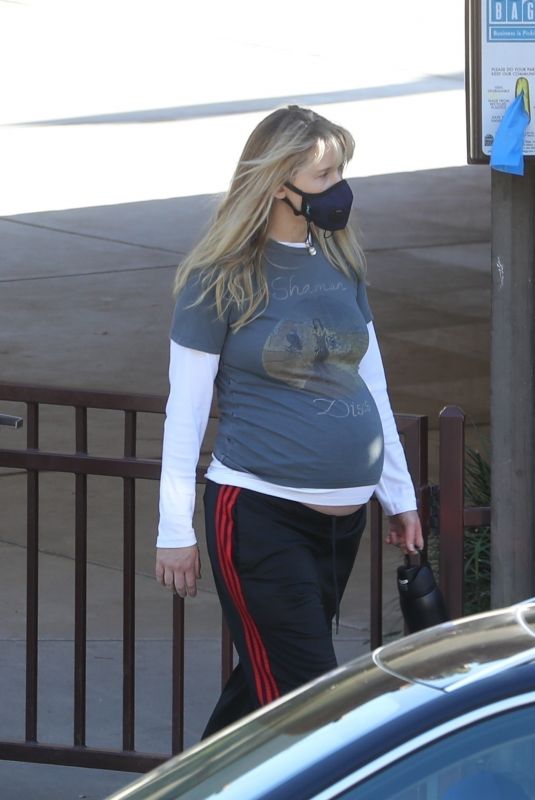 Pregnant JENNIFER LAWRENCE Out and About in Los Angeles 01/16/2025