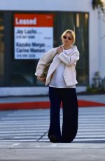 Pregnant JENNIFER LAWRENCE Out for Dinner in West Hollywood 01/02/2025