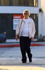 Pregnant JENNIFER LAWRENCE Out for Dinner in West Hollywood 01/02/2025