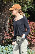 RENEE ZELLWEGER Takes Her Dog to the Vet 01/25/2025