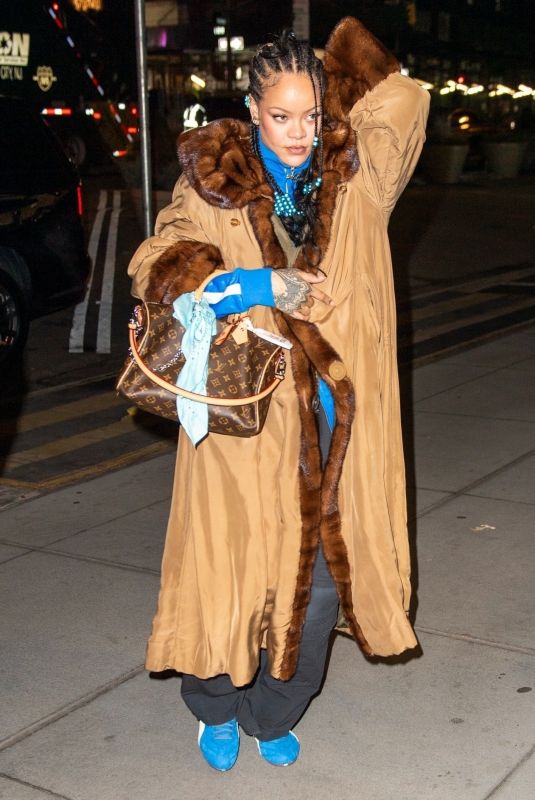 RIHANNA Arrives at a Studio on 21st and Broadway in New York 01/18/2025