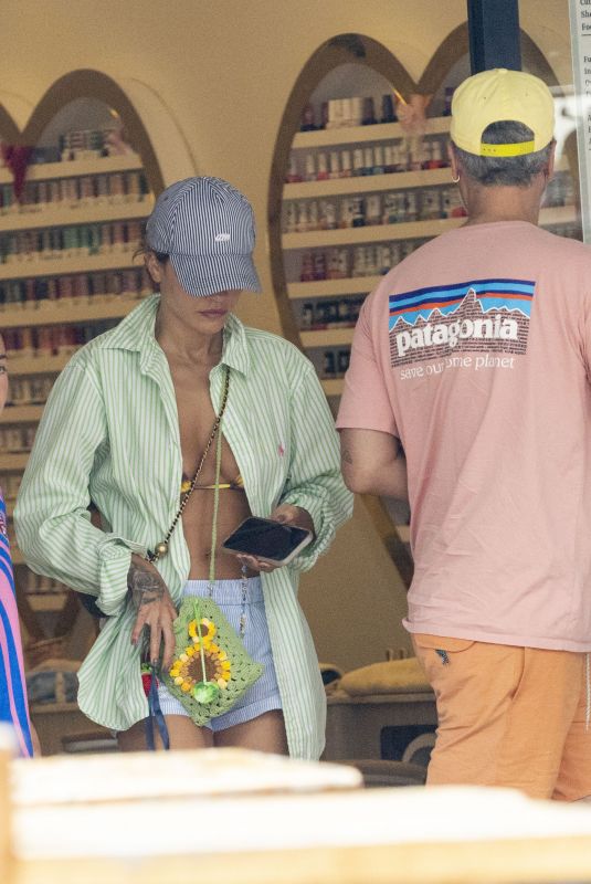 RITA ORA and Taika at a Local Nail Salon on the Gold Coast 01/25/2025