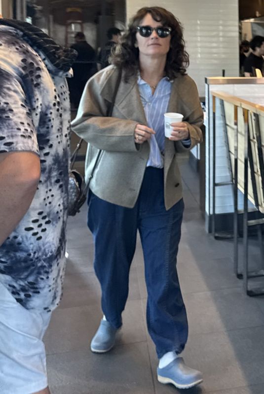 ROBIN TUNNEY Out for Lunch with Her Family at Shake Shack in Beverly Hills 12/31/2024