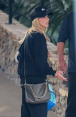 SARAH MICHELLE GELLAR and Freddie Prinze Jr. Turned Away from Full Hotel in Los Angeles 01/09/2025