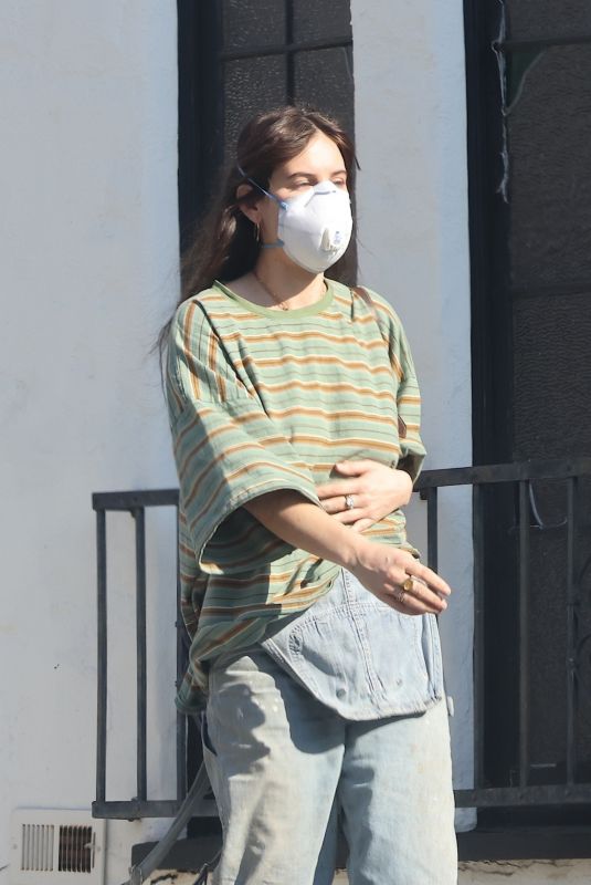 SCOUT WILLIS Out Wears a Face Mask Amid Wildfires in Los Angeles 01/10/2025