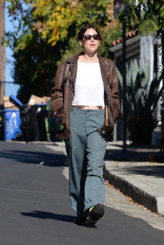 SCOUT WILLIS Picking up Beverages at Erewhon in Los Angeles 01/06/2025