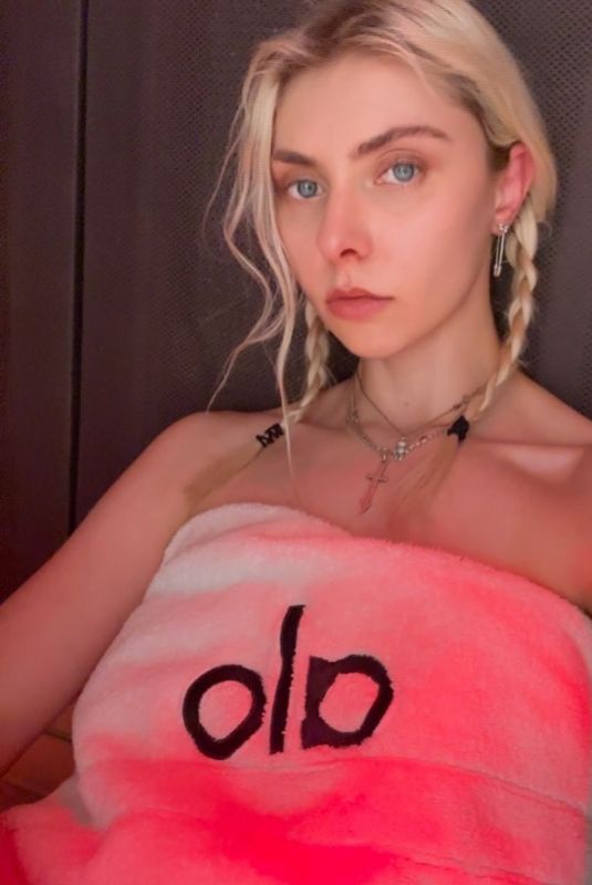 TAYLOR MOMSEN - Instagram Photos 01/15/202