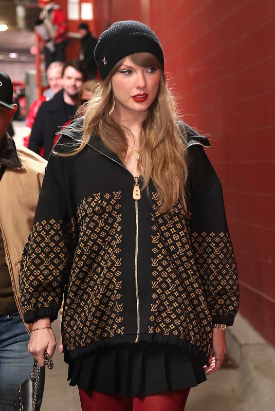 TAYLOR SWIFT Arrives at AFC Championship Game at Arrowhead Stadium in Kansas City 01/26/2025