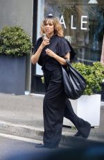 TYRA BANKS Out Shopping in Sydney After Revealing Loss of Los Angeles Home in Wildfires 01/19/2025