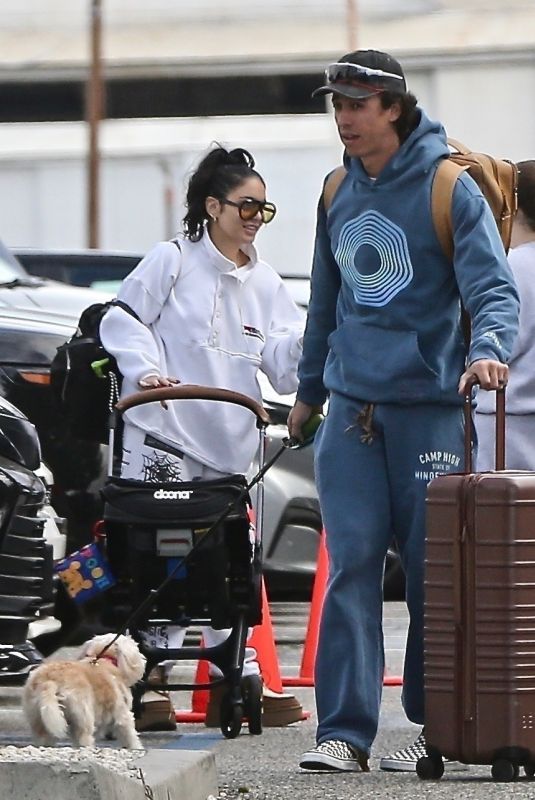 VANESSA HUDGENS and Cole Tucker at Burbank Airport 01/08/2025