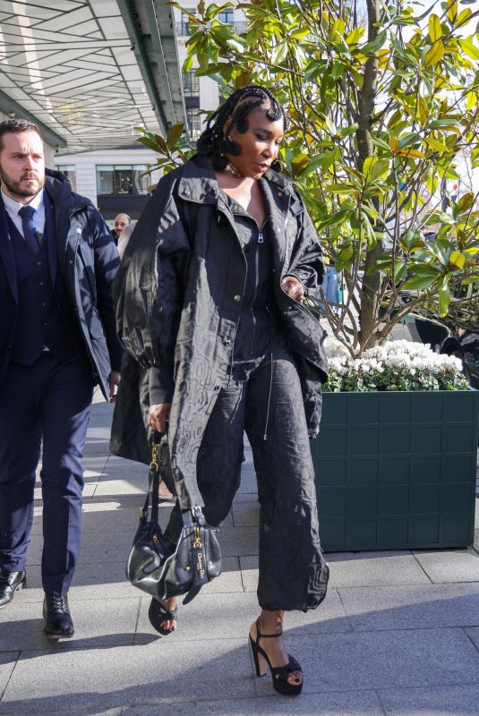 VENUS WILLIAMS Out at Paris Fashion Week 01/27/2025