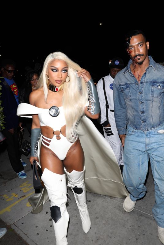 VICTORIA MONET Arrives at Bar Marmont in Los Angeles 11/01/2024