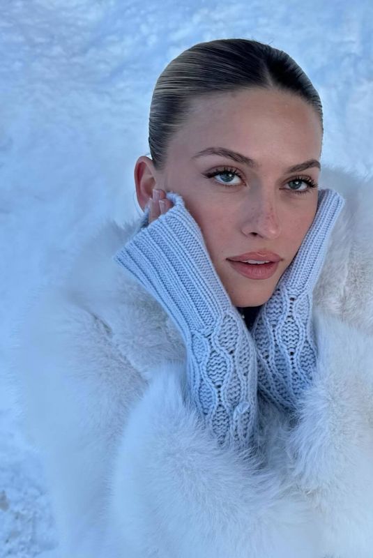 XANDRA POHL - Instagram Photos 01/11/2025