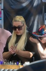 AMANDA BYNES Iut SShopping for Perfumes with a Friend in West Hollywood 02/02/2025