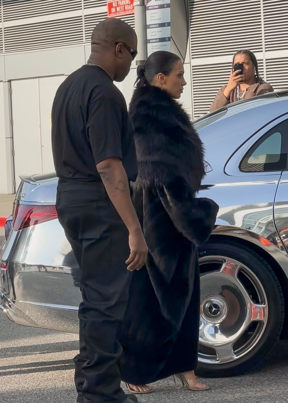 bianca-censori-and-kanye-west-leaves-67th-annual-grammy-awards-in-los