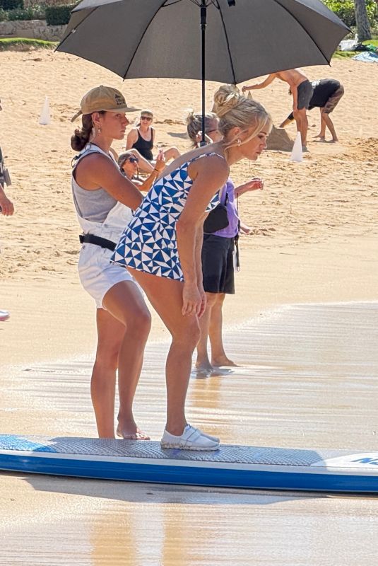 CARRIE UNDERWOOD Paddle Boarding in Hawaii 02/14/2025