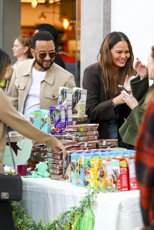 CHRISSY TEIGEN and John Legend Selling Cookies with Kids in Beverly Hills 02/08/2025
