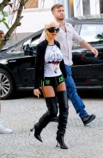 CHRISTINA AGUILERA Greets Fans at Copacabana Palace in Rio de Janeiro 02/05/2025