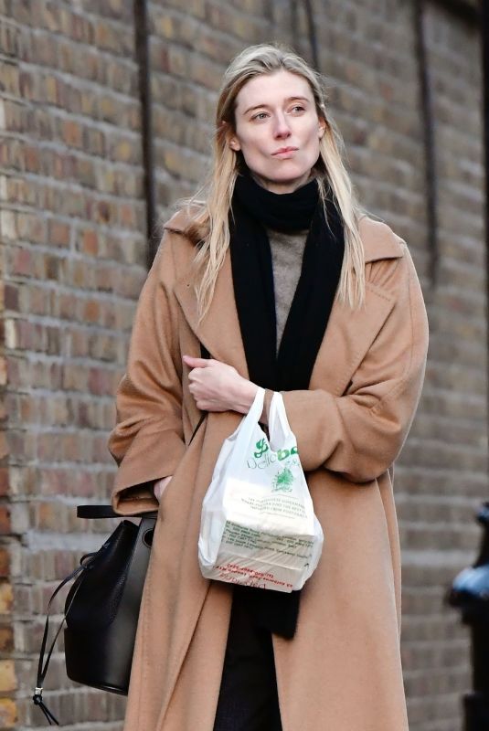 ELIZABETH DEBICKI Out Shopping in London 02/06/2025