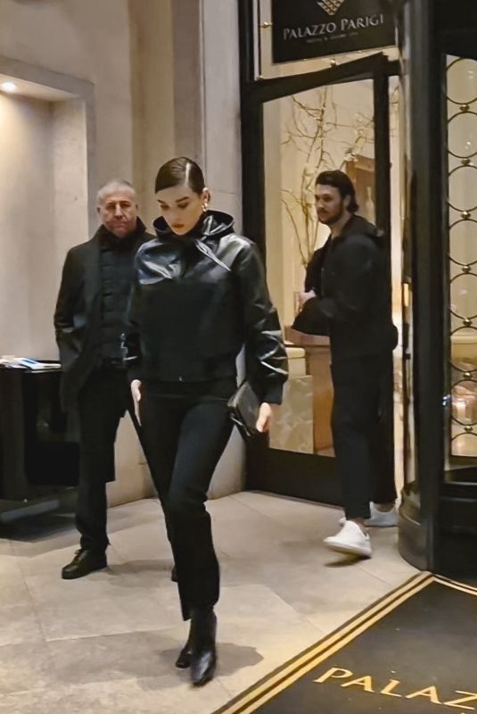 HAILEE STEINFELD Out for Dinner in Milan 02/25/2025