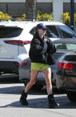 HAILEY and Justin BIEBER Leaves a Breakfast After Attending Yoga Class in Los Angeles 02/23/2025