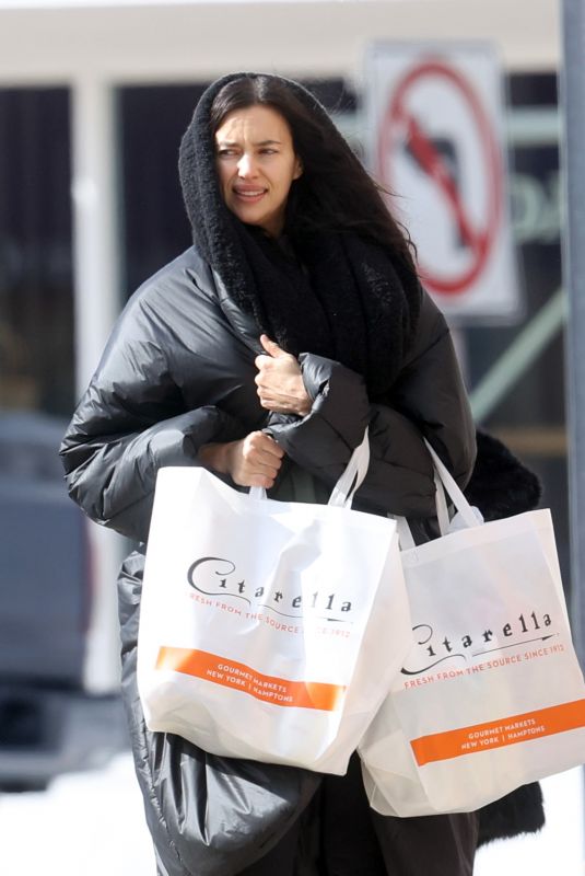 IRINA SHAYK Out Shopping for Groceries in New York 02/18/2025