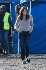 JENNIFER GARNER on the Set of The Last Thing He Told Me in Los Angeles 02/07/2025