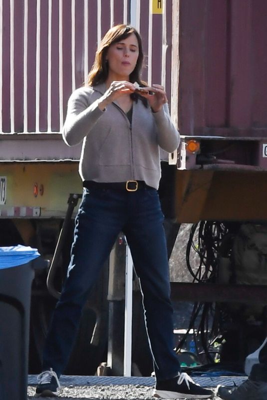 JENNIFER GARNER on the Set of The Last Thing He Told Me in Los Angeles 02/07/2025