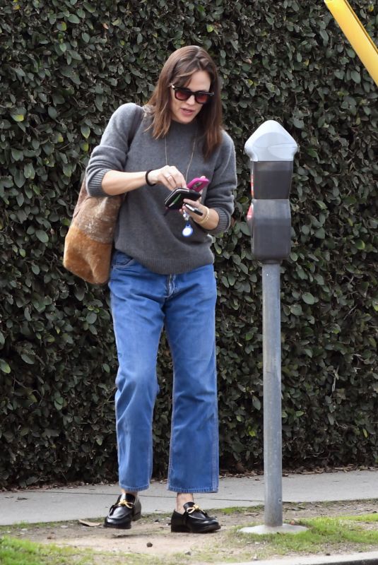 JENNIFER GARNER Out and About in Los Angeles 02/19/2025